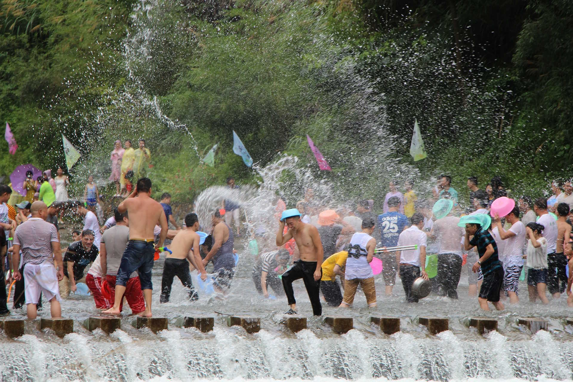 Songkran La Fête De L Eau En Thaïlande Itinéraires Du Monde