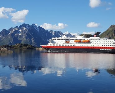 hurtigruten eine Schiffsreise durch wunderschöne Landschaft, an der es nichts auszusetzen gibt